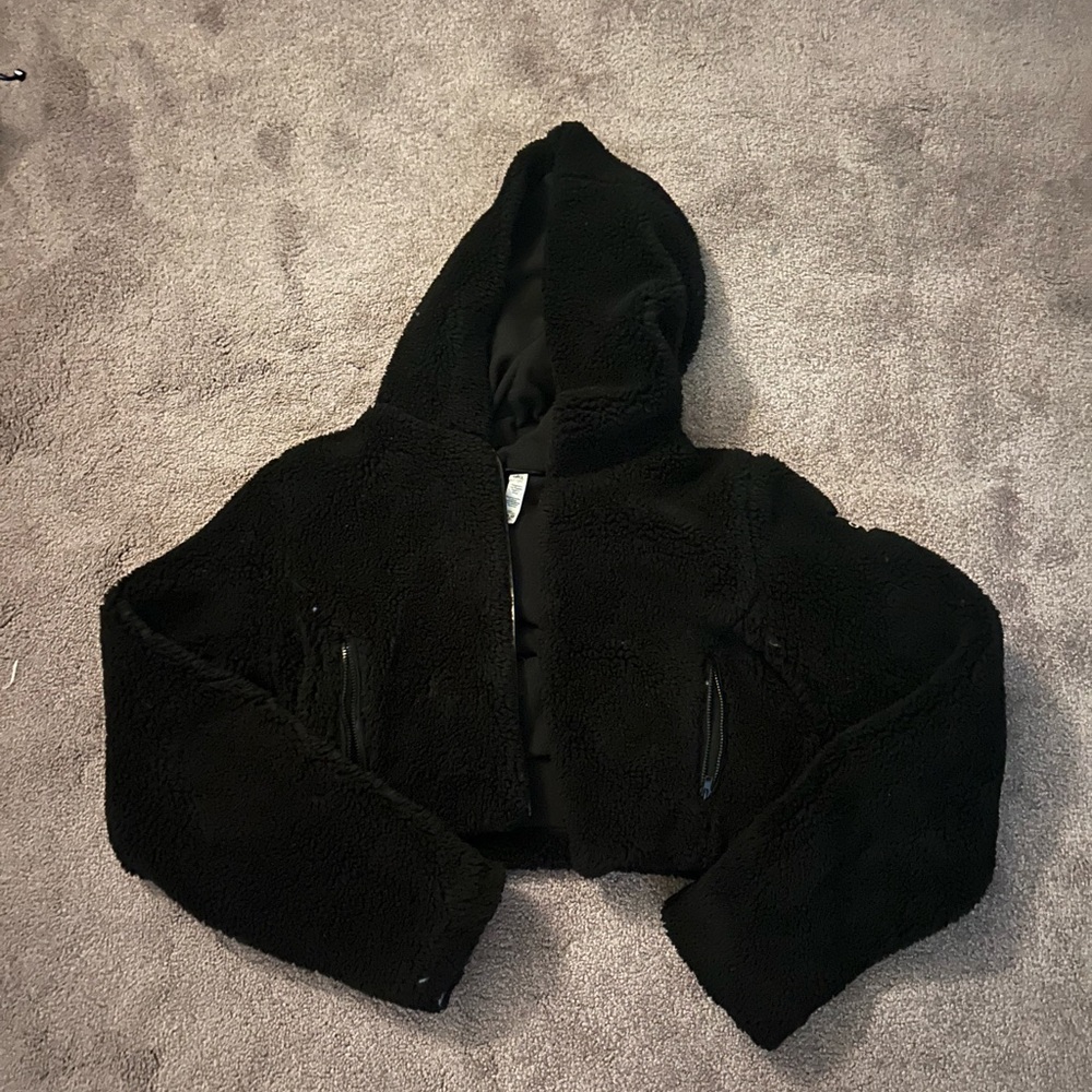 ALO Yoga Women’s Black Cropped Hooded Puffer Jacket